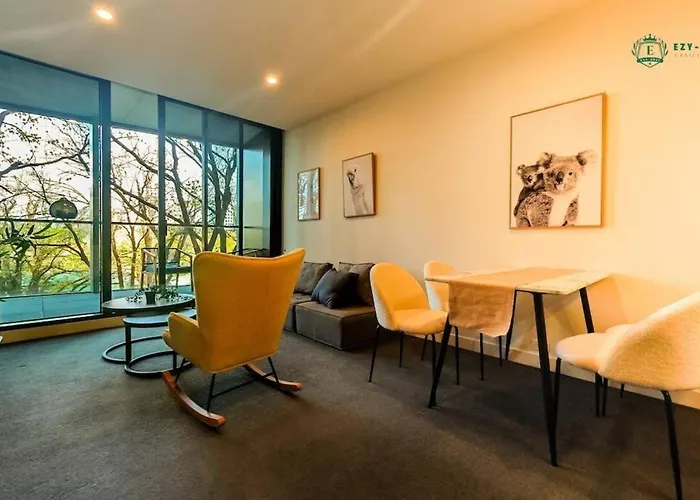 Elegant Apartment In Park With Rooftop Infinity Pool On St Kilda Road, Melbourne
